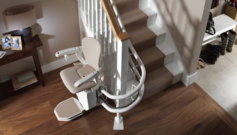 Straight vs Curved Stairlifts: Understanding the Differences Before You Choose