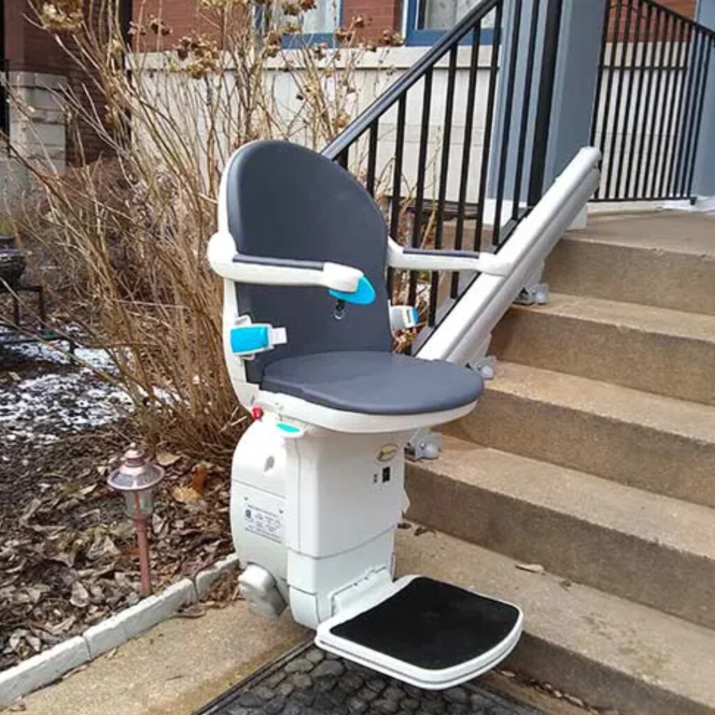 Outdoor stairlift